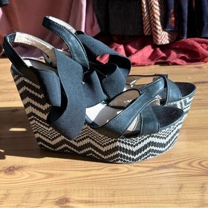 Wet Seal, Size 9, Color: White & Black